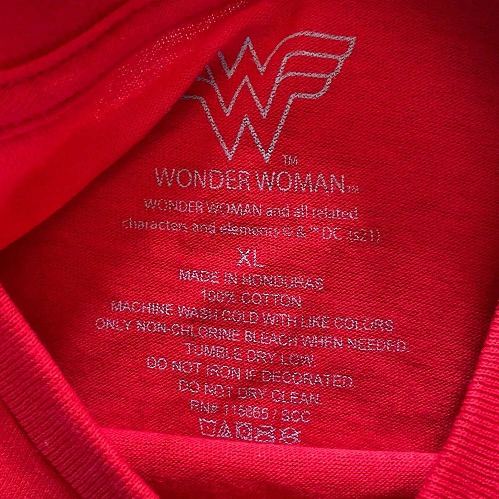 Wonder Woman DC Comics 
Woman’s size X-Large New with Tags
100% cotton - Picture 3 of 6
